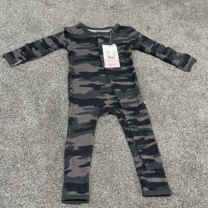 Laree + Co Camouflage Camo Bamboo Sleeper Button Sleeper Footless‎ 12-18 months